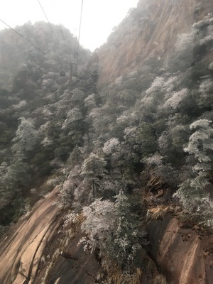 frozen cable car to huangshan